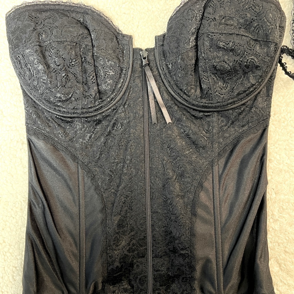 Frederick's of Hollywood Black Strapless Corset/Bra/Garter 38D NWOT - Picture 6 of 10